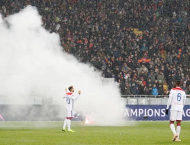 Champions League: «Χαμός» στην Ουκρανία - Οπαδοί της Ντινάμο «χτύπησαν» στο Σαχτάρ – Λιόν